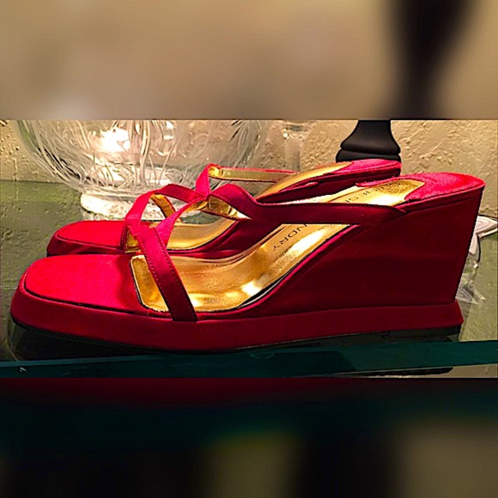 Chinese Laundry red satin wedges, NWOT, reduced